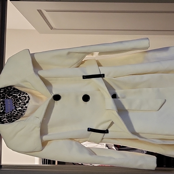 Women's Cream color belt jacket - Picture 7 of 8